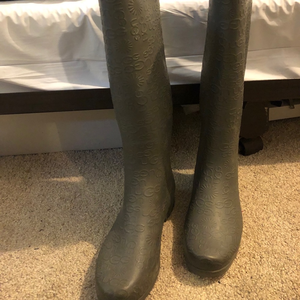 Ugg rain boots